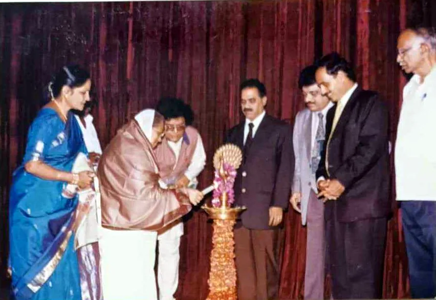 Lighting the lamp to open a KSS programme