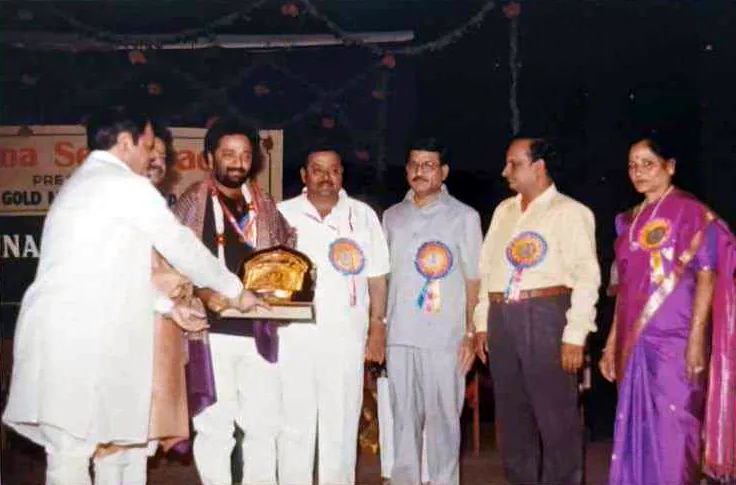 Award presentation at a KSS ceremony